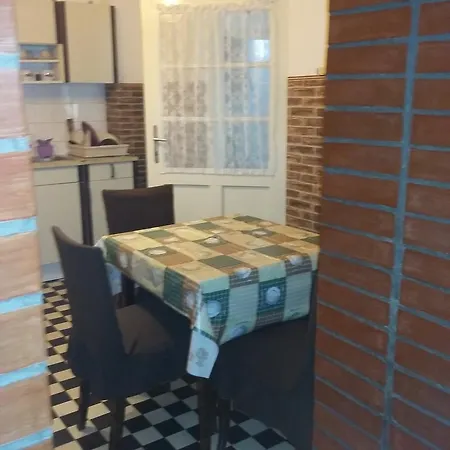Kossuth Vendeghaz * Abádszalók